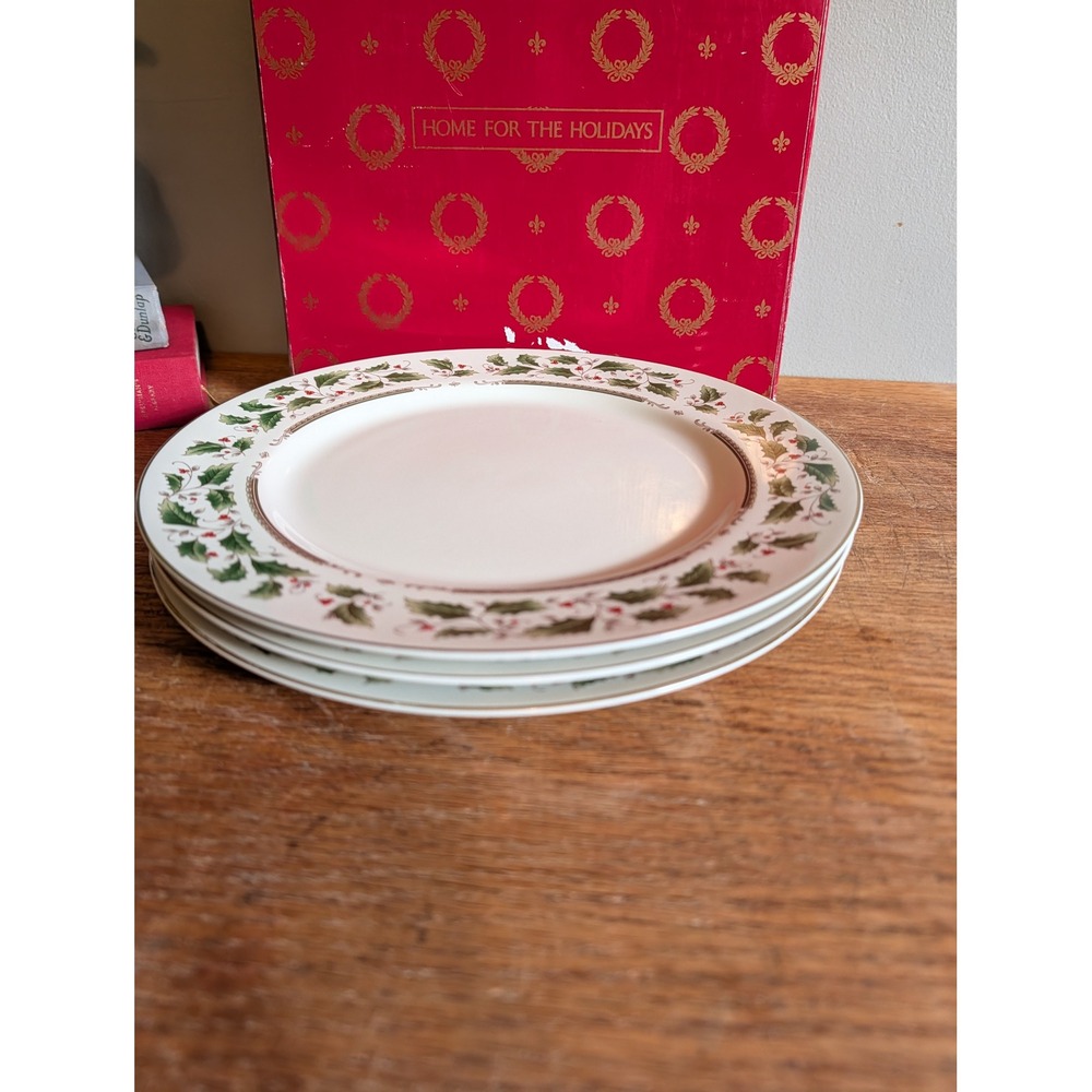 Vtg in Box Royal Limited Holly Holiday Dinner Plates Set of 3 Made in Japan